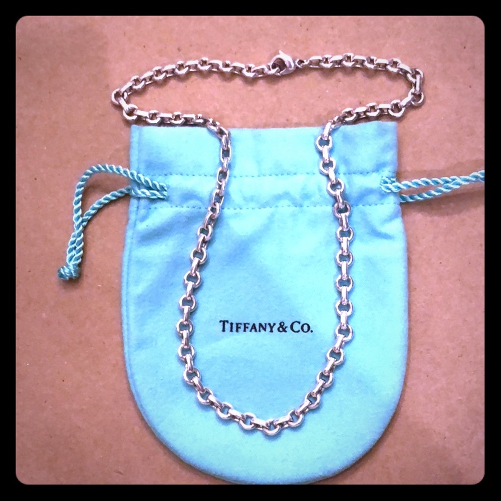Tiifany &Co “Doughnut Necklace” in 925. Approx 16”